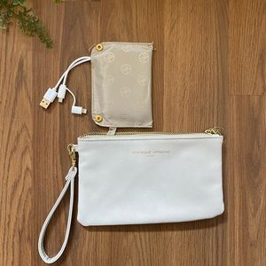 Adrienne Vittadini Chargable Wristlet